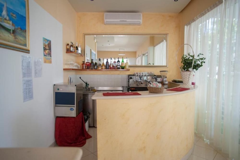 

Bologna - Riviera Romagnola, Mare Italia - Villa Silvie Rose