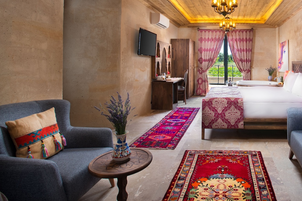 

Milano - Nevsehir - Cappadocia Pyramid Stone House