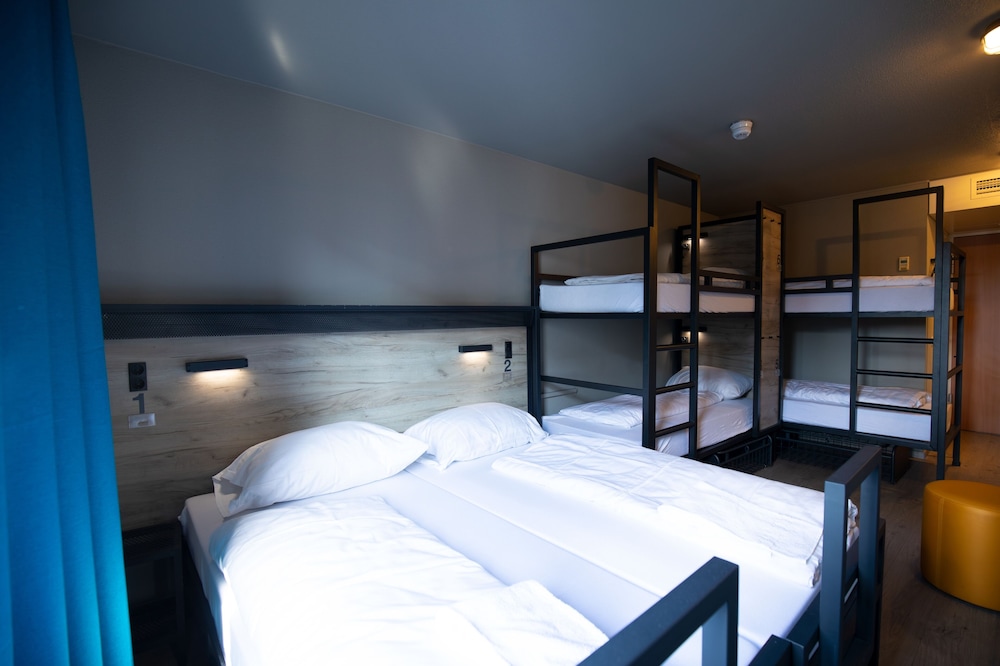 

Lamezia Terme - Rotterdam - a&o Rotterdam City