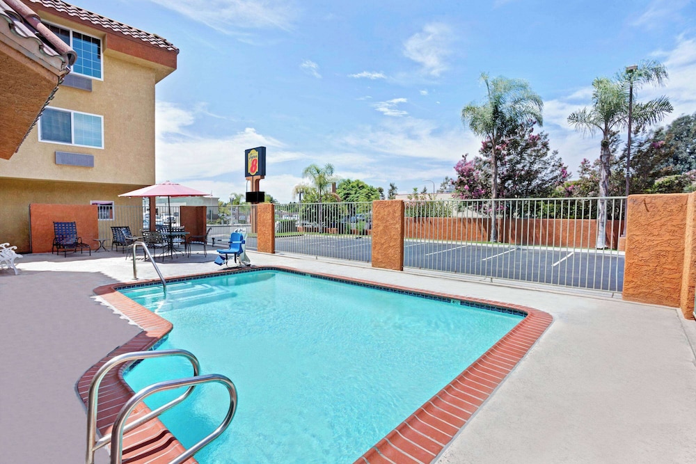 

Napoli - Los Angeles (CA) - Super 8 By Wyndham Cypress Buena Park Area