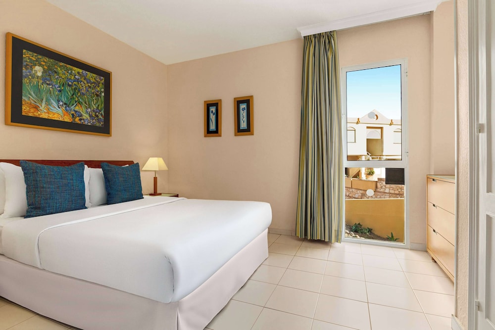 

Pisa - Fuengirola - Ramada Hotel & Suites by Wyndham Costa del Sol Fuengirola