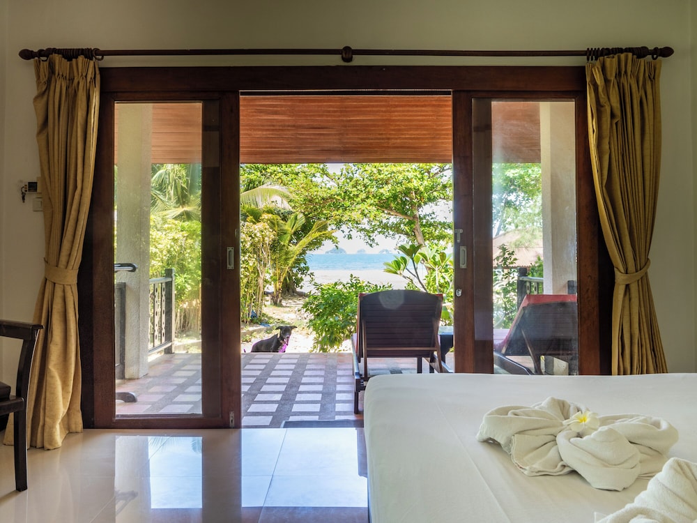 

Roma - Lipa Noi - Am Samui Resort Taling Ngam