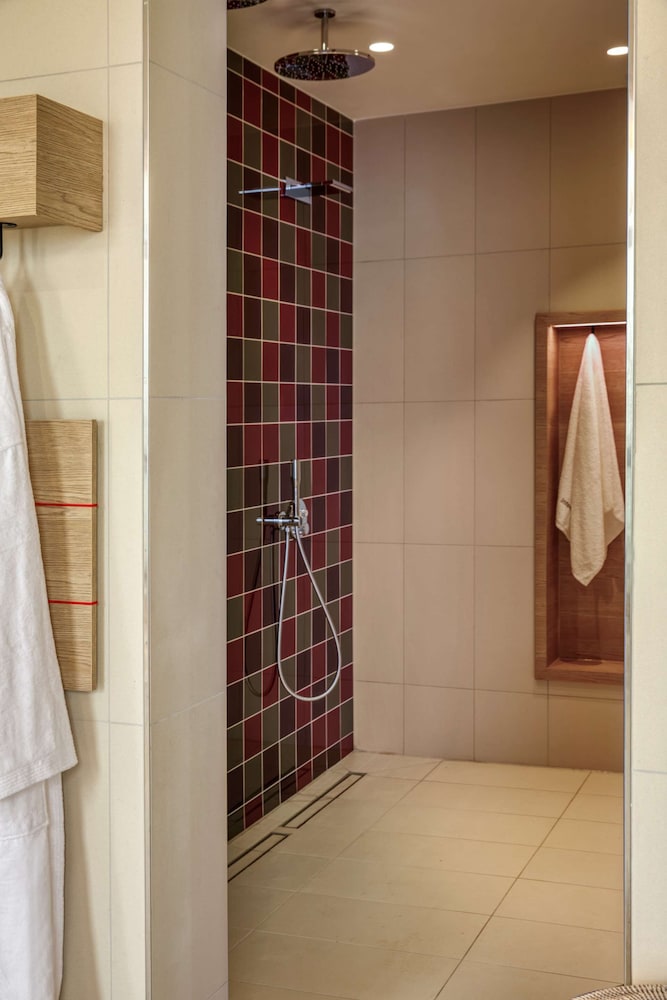 

Pisa - Hoofddorp - Intercityhotel Amsterdam Schiphol Airport