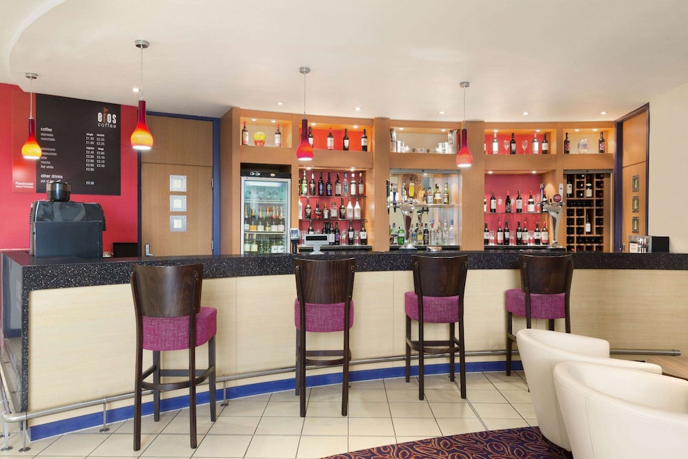 

Napoli - Londra - Ramada By Wyndham London North M1
