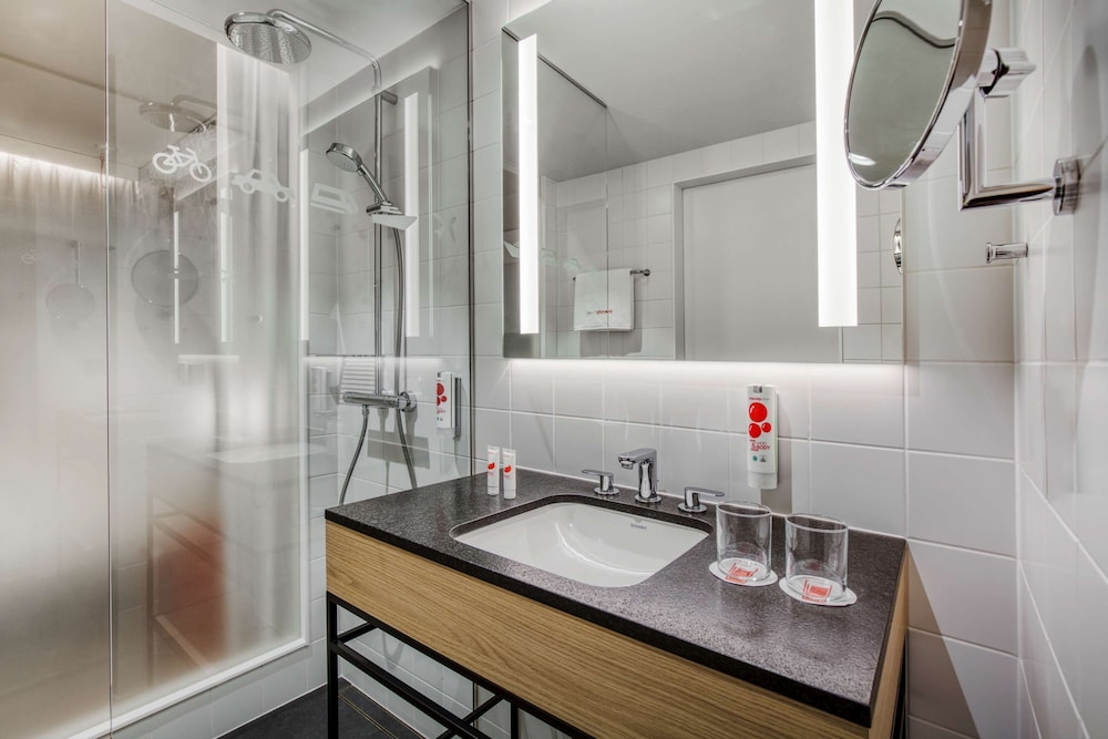 

Genova - Badhoevedorp - IntercityHotel Amsterdam Airport