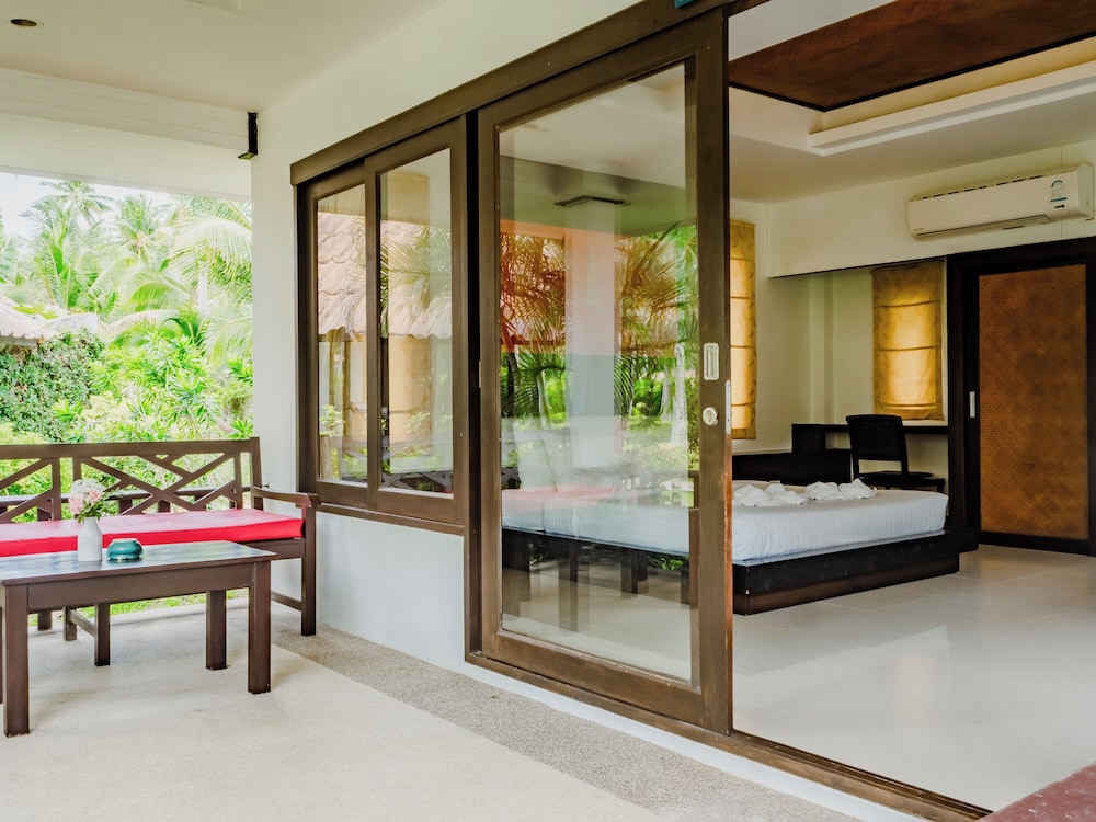 

Roma - Lipa Noi - Am Samui Resort Taling Ngam