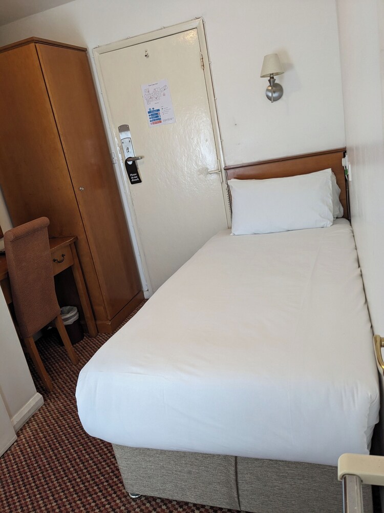 

Firenze - Watford - The Tudor Hotel