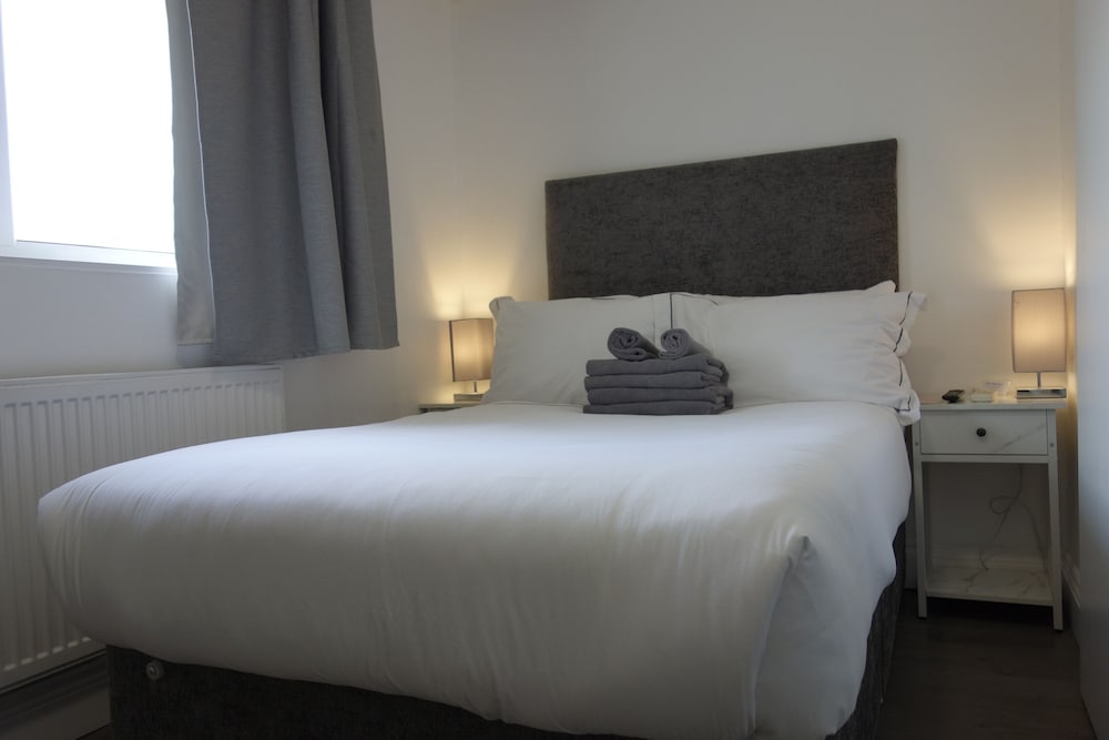 

Catania - Greenford - Abbey Point Hotel