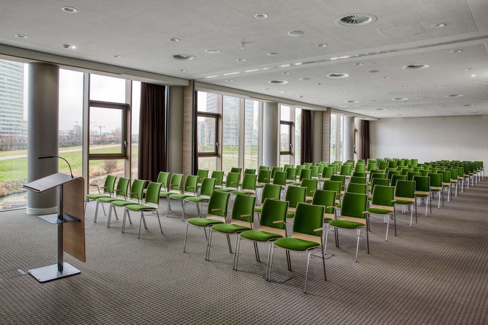 

Pisa - Hoofddorp - IntercityHotel Amsterdam Airport