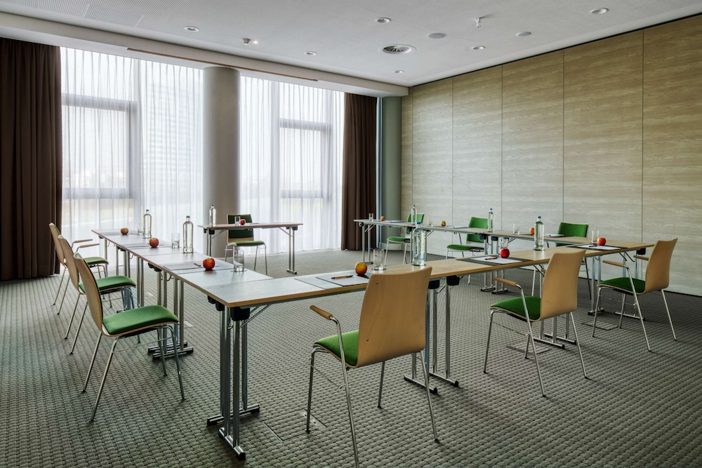 

Trieste - Hoofddorp - IntercityHotel Amsterdam Airport