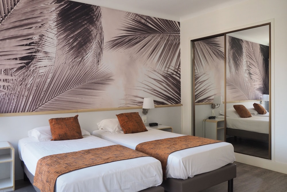 

Milano - Saint-Tropez - Hotel Busby