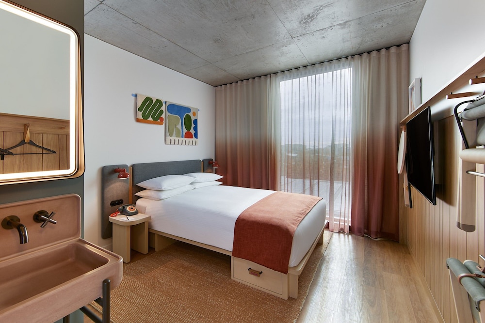 

Milano - Sydney - Moxy Sydney Airport