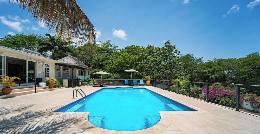 

Bari - Ocho Rios - Runaway Bay - Forever Summer Gorgeous 4BDR Villa