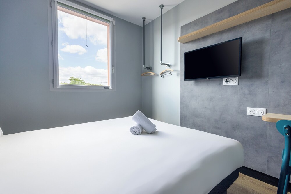 

Genova - Suresnes - ibis budget Nanterre la Defense