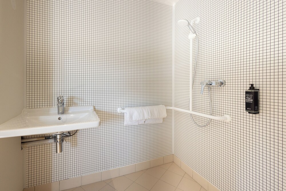 

Cagliari - Nanterre - ibis budget Nanterre la Defense
