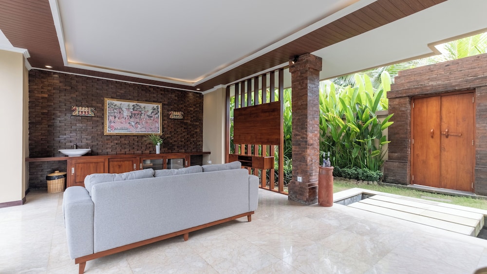 

Bologna - Lovina - The Grand Villandra Resort