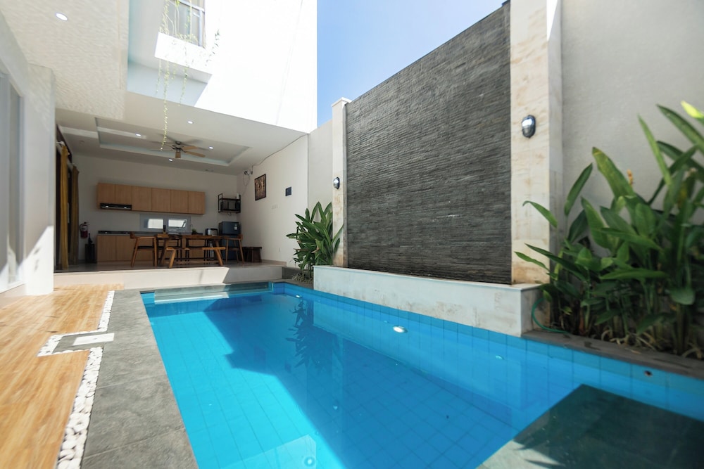 

Milano - Kedonganan - Villa Berlian Kuta