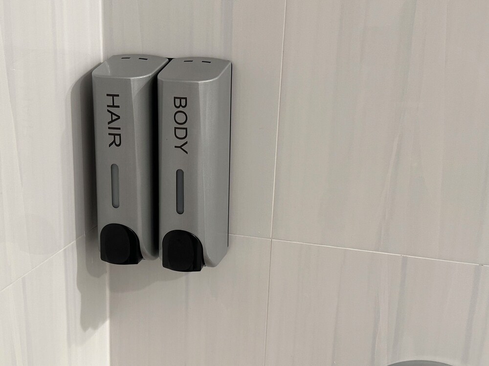 

Bologna - Queens - Regal Inn & Suites New York LaGuardia Hotel