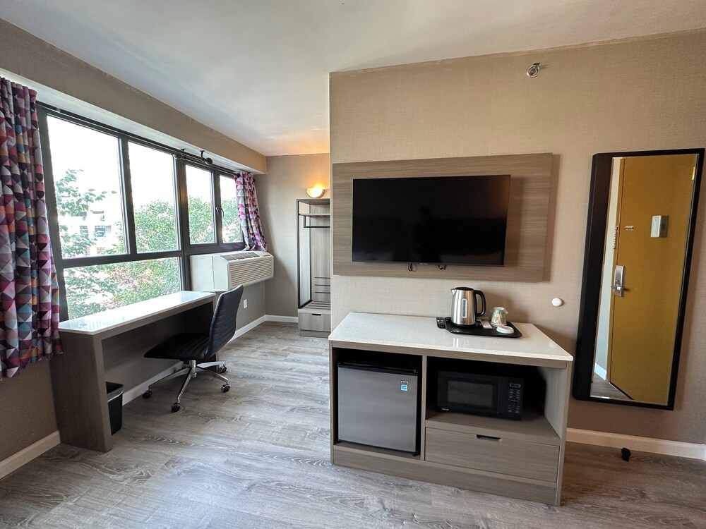 

Milano - Elmhurst (NY) - Regal Inn & Suites New York LaGuardia Hotel