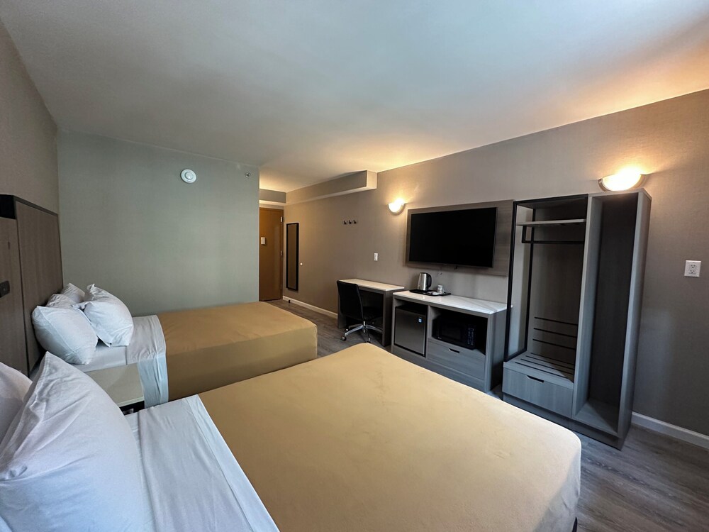 

Bologna - Queens - Regal Inn & Suites New York LaGuardia Hotel