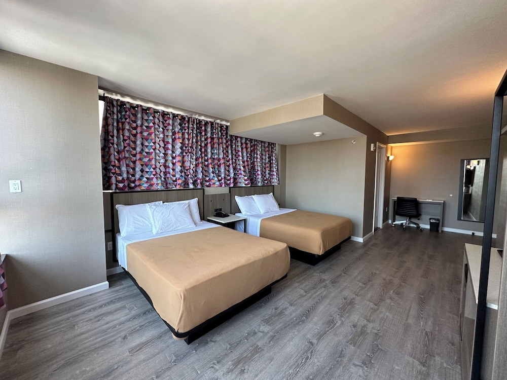 

Roma - Queens - Regal Inn & Suites New York LaGuardia Hotel