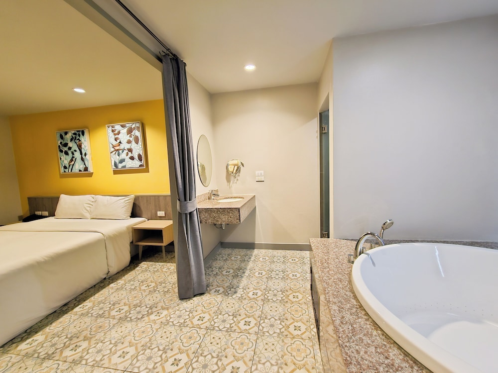 

Milano - Wichit - Recenta Suite Phuket Suanluang