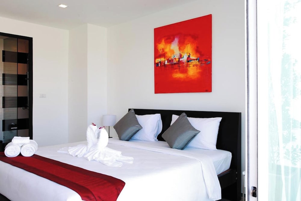 

Roma - Rawai - One World One Home Naiharn Hotel