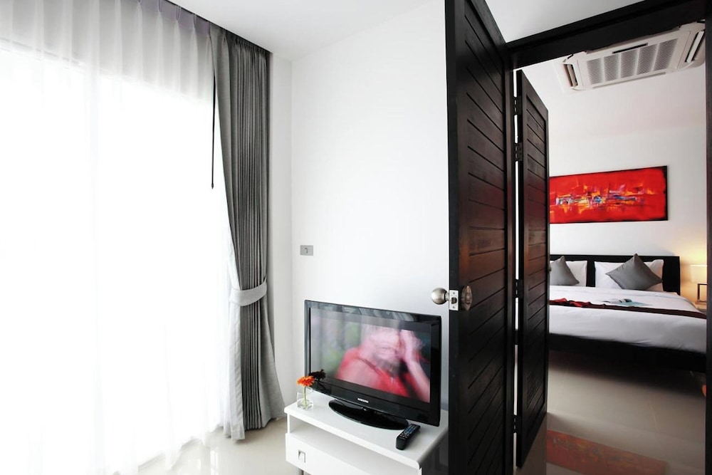 

Catania - Rawai - One World One Home Naiharn Hotel