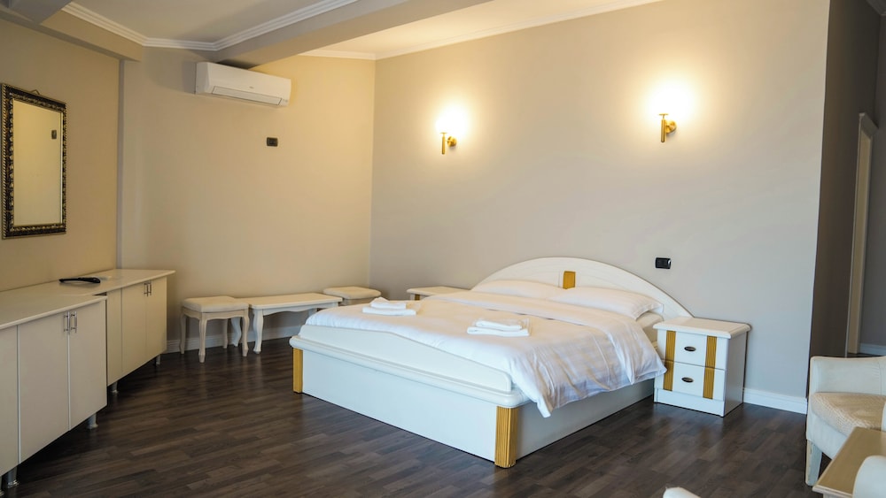 

Bari - Golem - Hotel Majestic