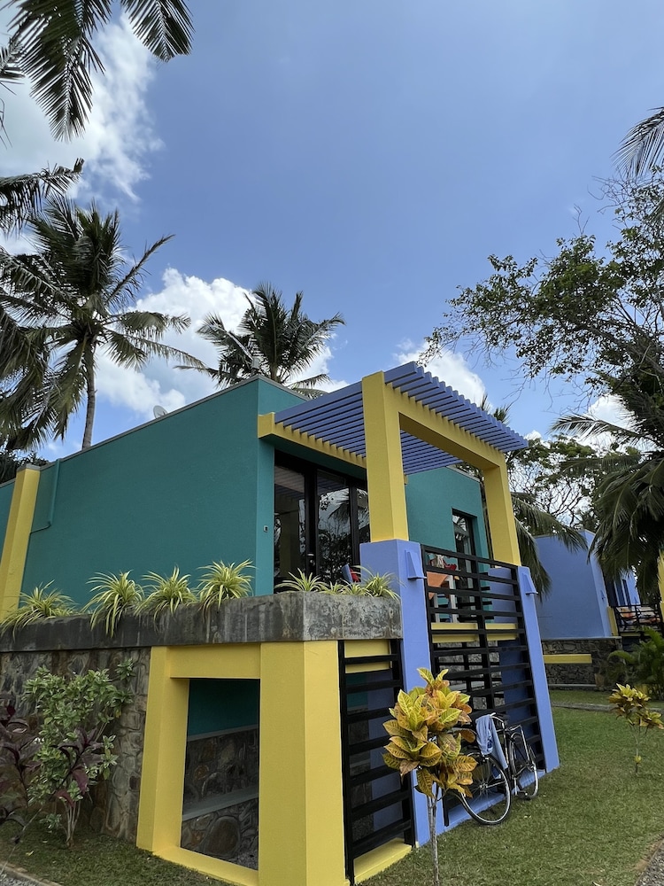 

Roma - Tangalla - Buckingham Place