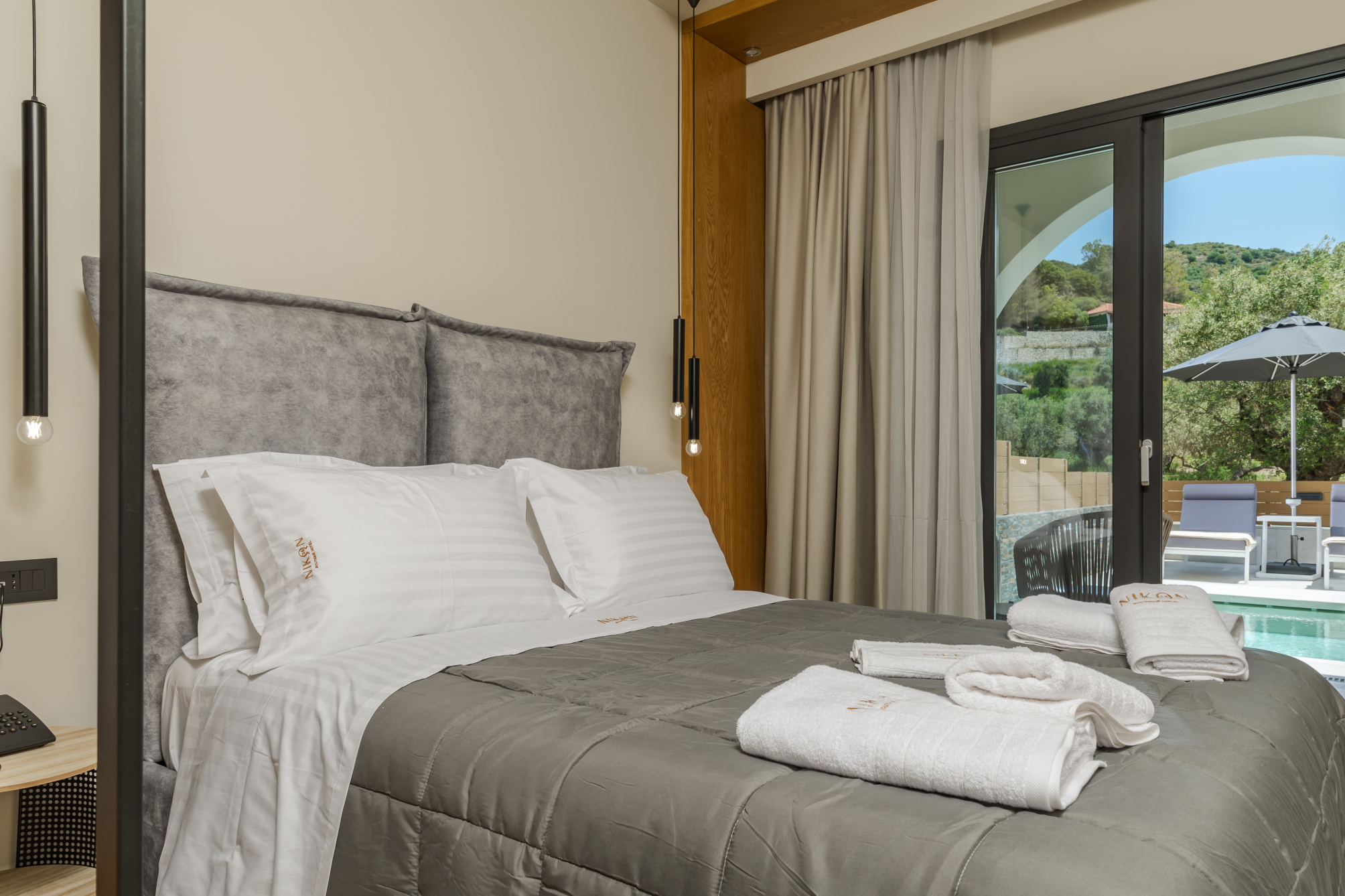 Superior double room with private pool