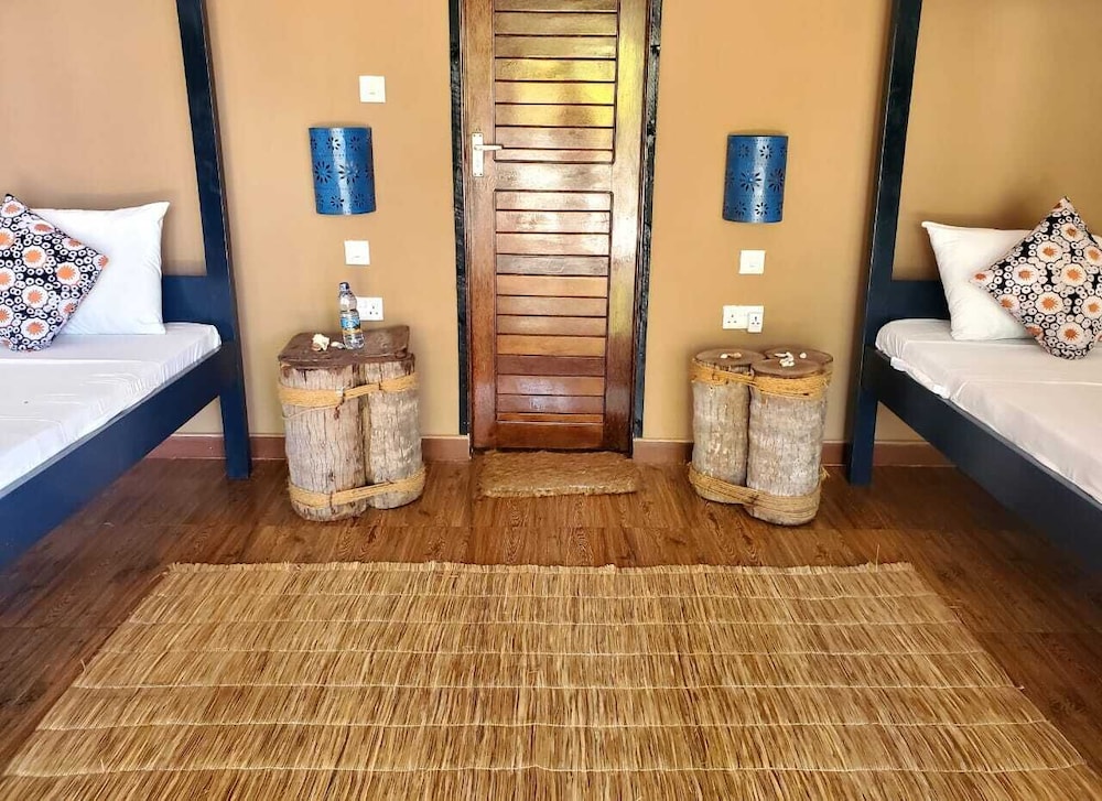 

Brindisi - Kizimkazi - Promised Land Lodge
