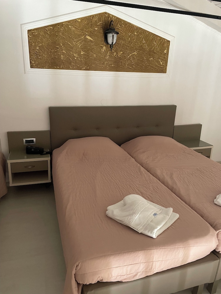 

Venezia - Gerani Chanion - Perla Beach