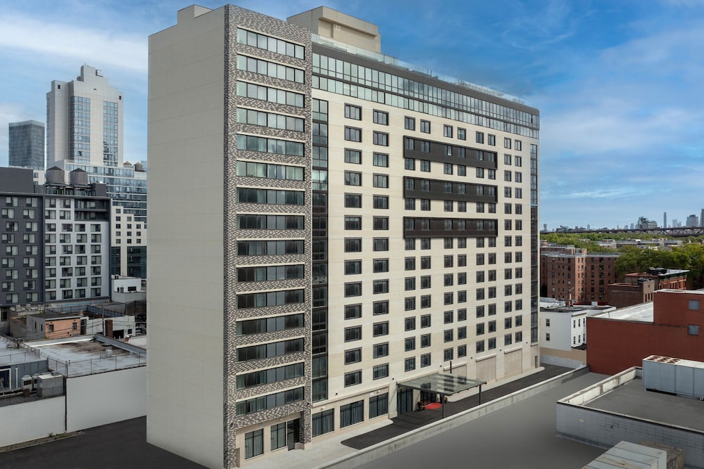

Napoli - New York - Aeroporto La Guardia - SpringHill Suites by Marriott New York Queens
