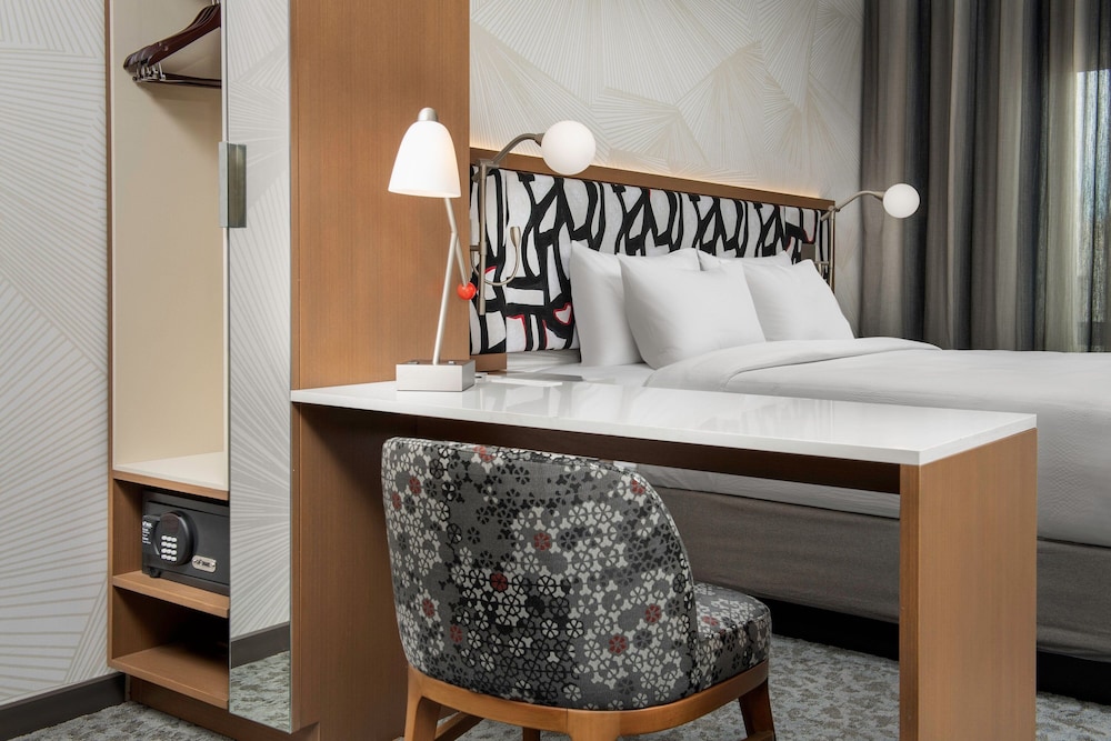 

Cagliari - New York - Aeroporto La Guardia - SpringHill Suites by Marriott New York Queens