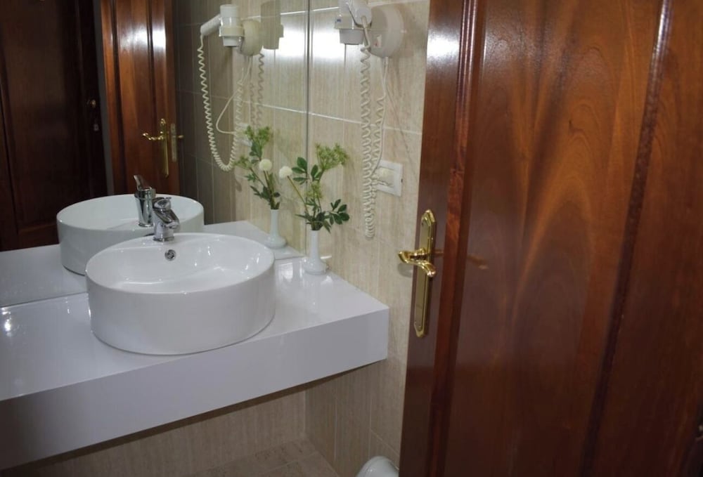 

Torino - Durrës - Hotel Arvi