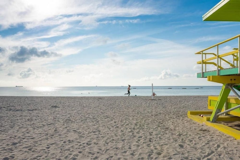 

Catania - Miami, Florida - Ocean Beach Suites