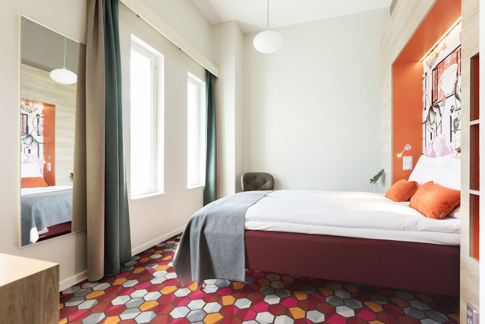 

Venezia - Sköndal - Motel L Stockholm Älvsjö