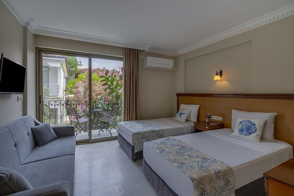 

Roma - Kusadasi - Rosy Suites Hotel