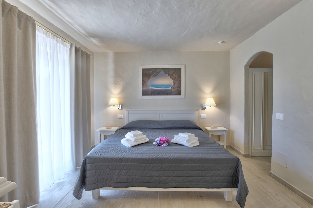 

Palermo - Golfo Aranci - Hotel Nibaru