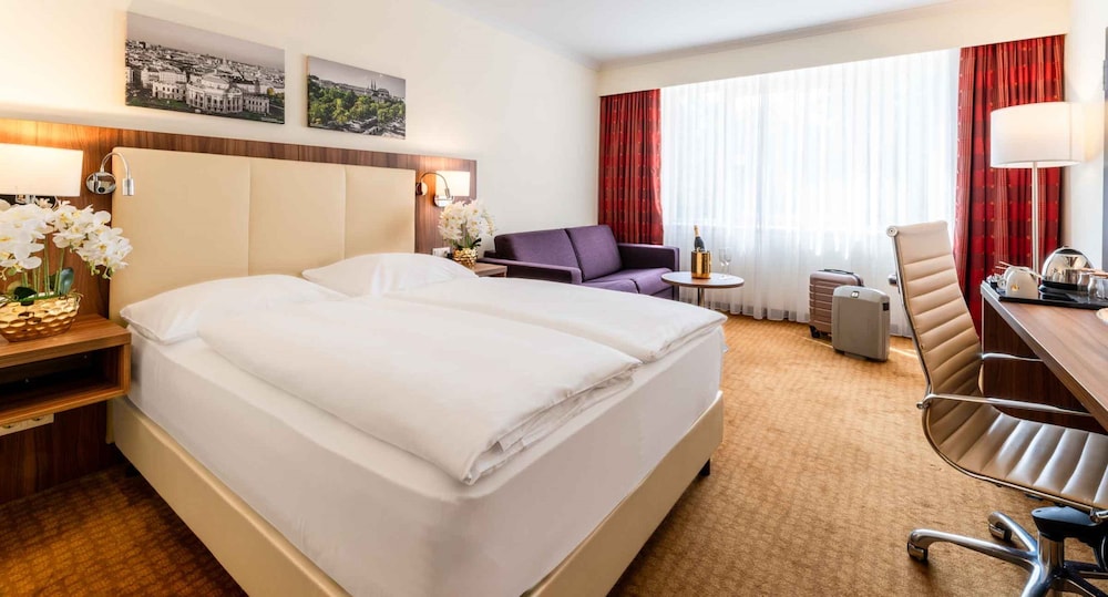

Genova - Vienna - PLAZA Premium Wien