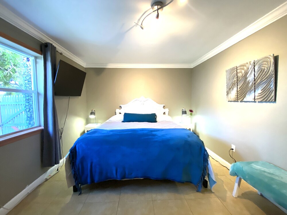 

Roma - Hallandale Beach - The Sun Gardens Villa