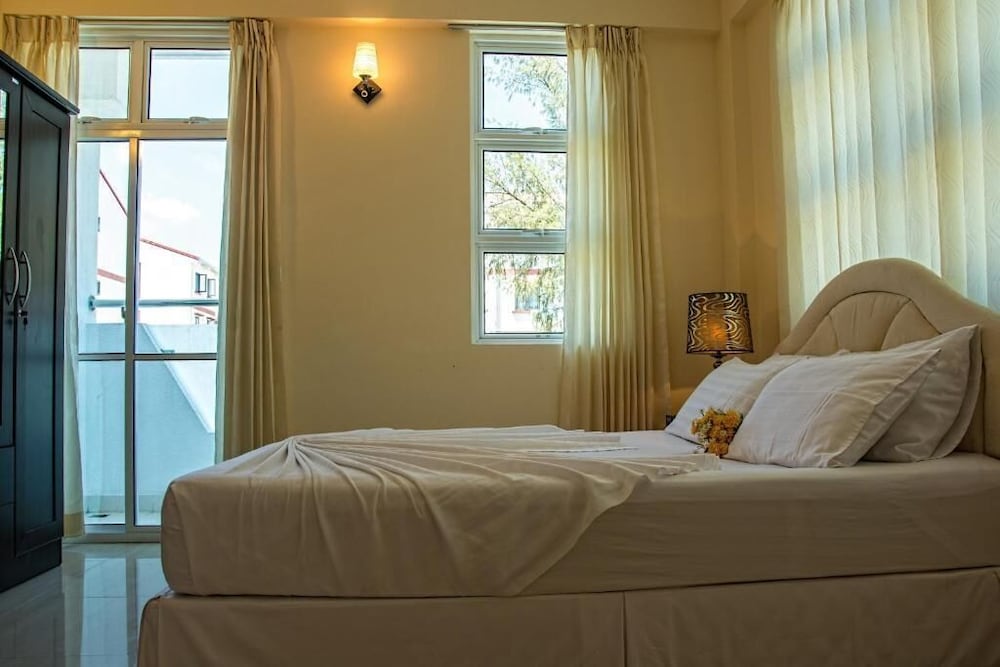 

Roma - Male - BEACH PALACE HOTEL