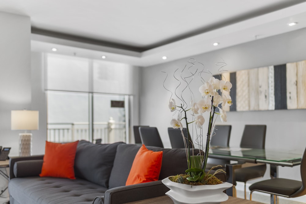 

Catania - Key Biscayne - Fortune House Hotel Suites