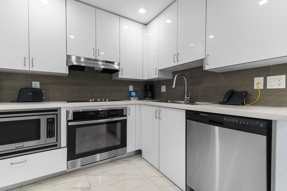 

Catania - Key Biscayne - Fortune House Hotel Suites