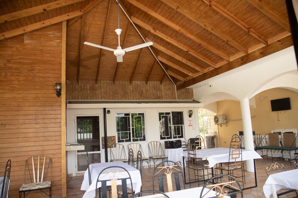 

Bari - Negril - Dela de-Rose Guest House negril Jamaica