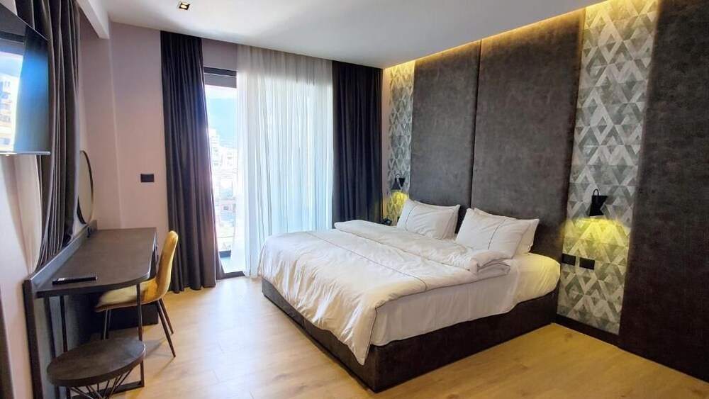 

Catania - Tirana - Starlight Hotel