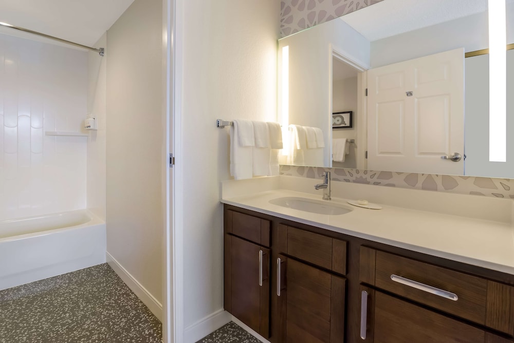 

Roma - San Francisco International Airport - Sonesta ES Suites San Francisco Airport Oyster Point Waterfront