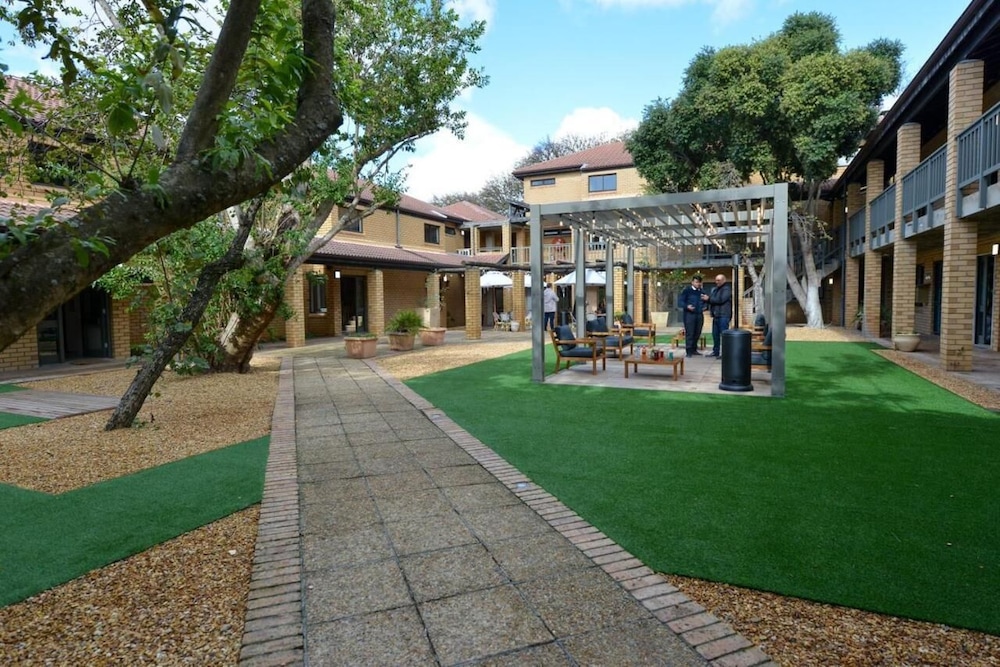 

Venezia - Kenilworth - All Africa House (University Of Cape Town)