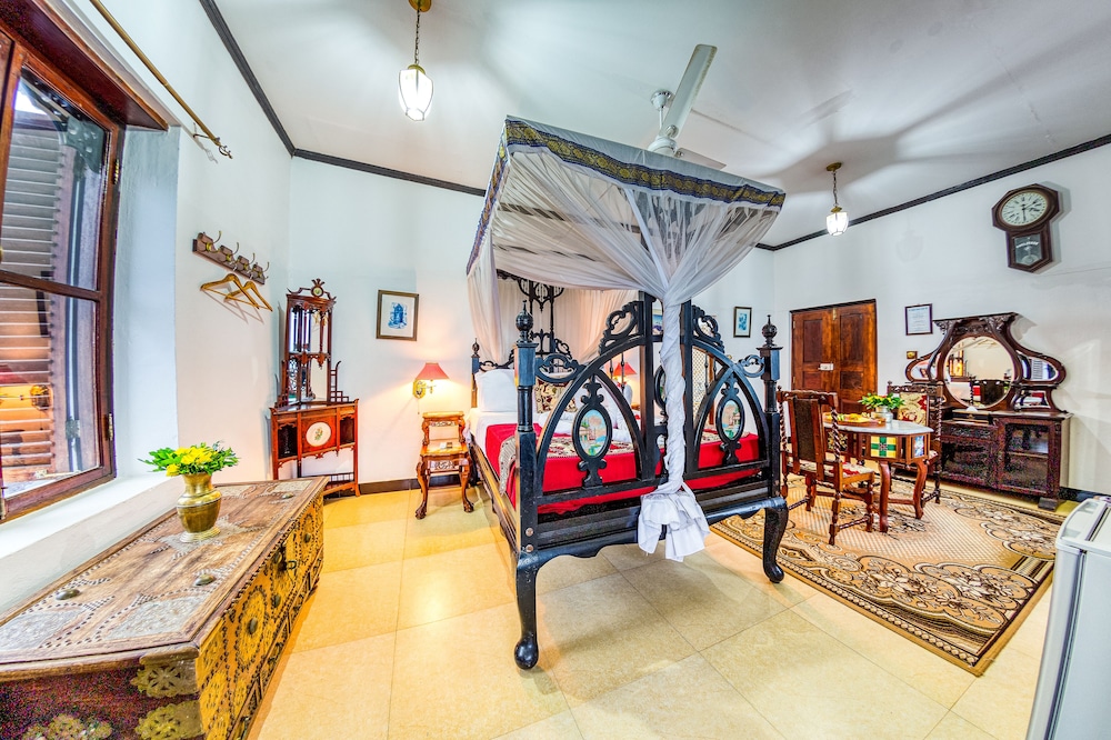 

Milano - Grave Island - Tembo House Hotel